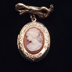 Vintage Gold Cameo Brooch with Bow Design